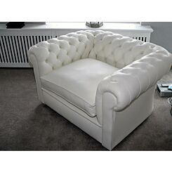 Chesterfield Love seat, English Decorations